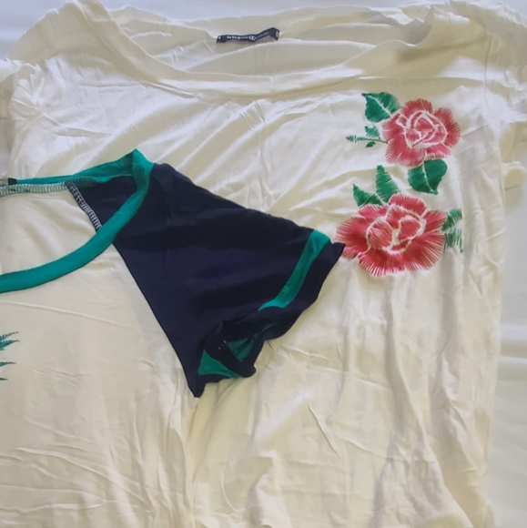 Two large brand new t- shirts - Picture 2 of 3